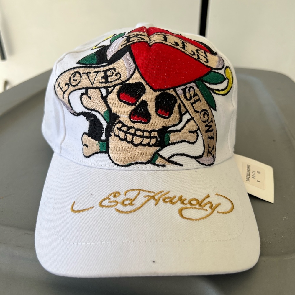 Ed Hardy White Cap “Love Kills Slowly”